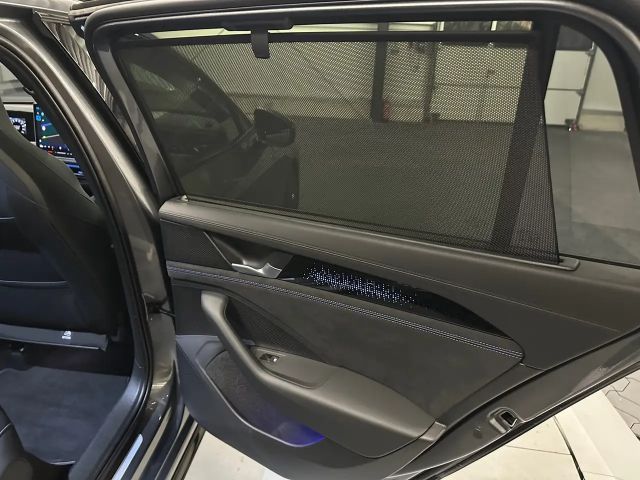 Volkswagen Passat 4Motion R-Line Style Variant