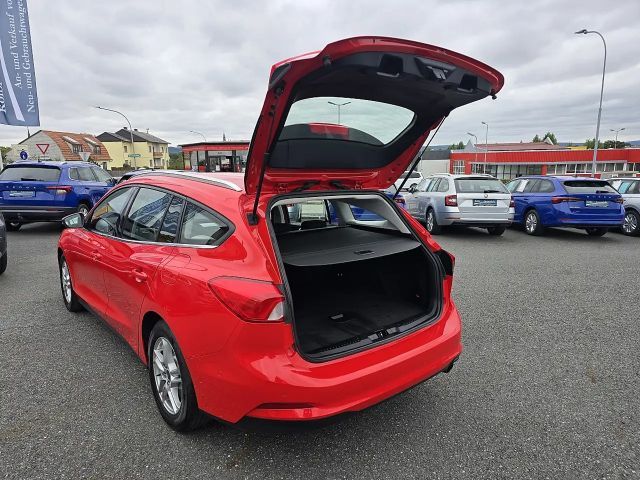 Ford Focus Cool & Connect