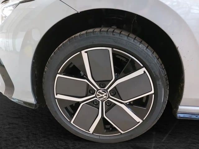 Volkswagen Golf 1.5 eTSI DSG R-Line
