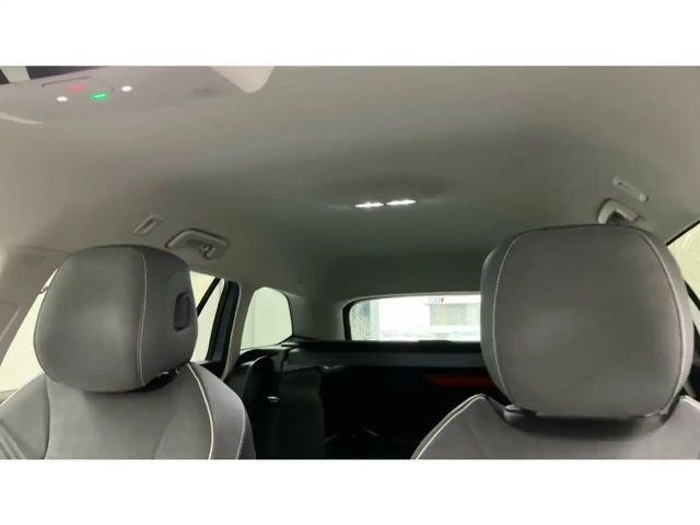 Volkswagen Passat 1.5 eTSI Business Variant