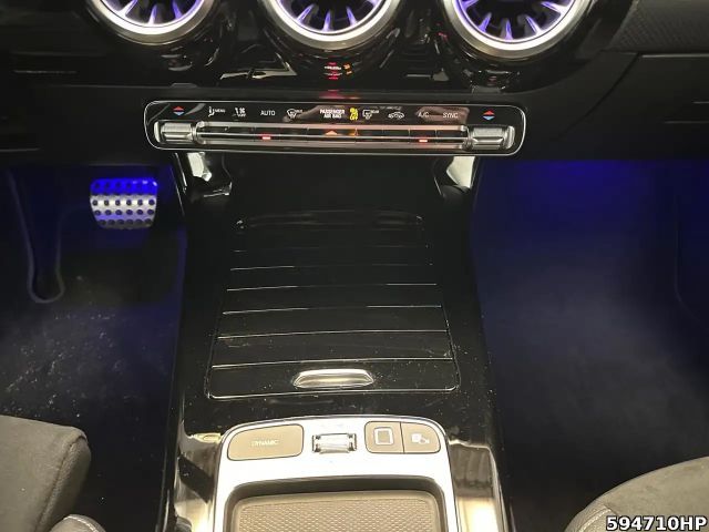 Mercedes-Benz CLA 200 AMG Line