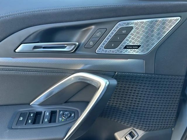 BMW iX2 eDrive 20 U10