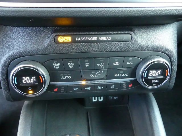 Ford Focus Lim5trg Navi/RFK/WinterPaket+Ski-Durchlade