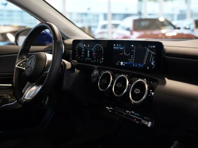 Mercedes-Benz A 180 A 180 d Progressive