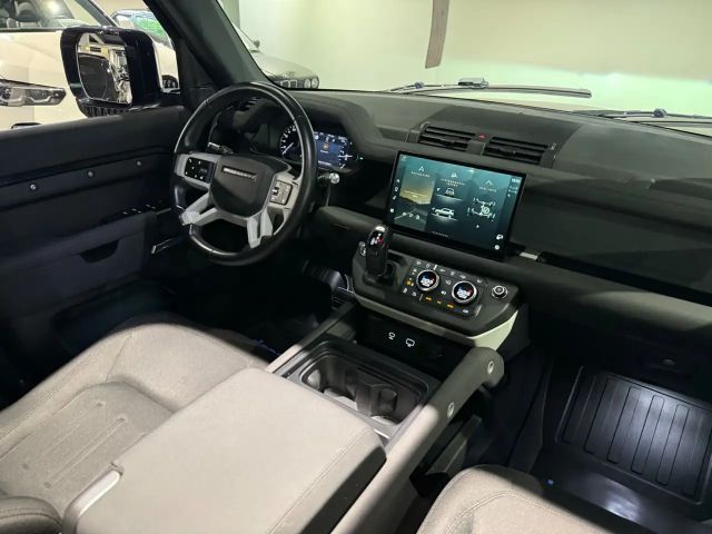 Land Rover Defender 110 Black Pack