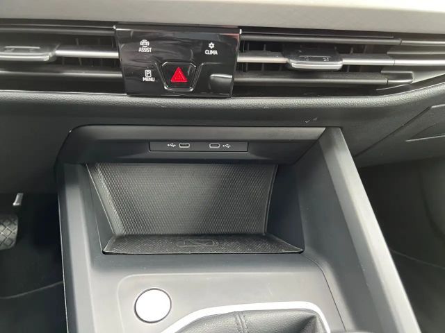 Volkswagen Golf Life Variant