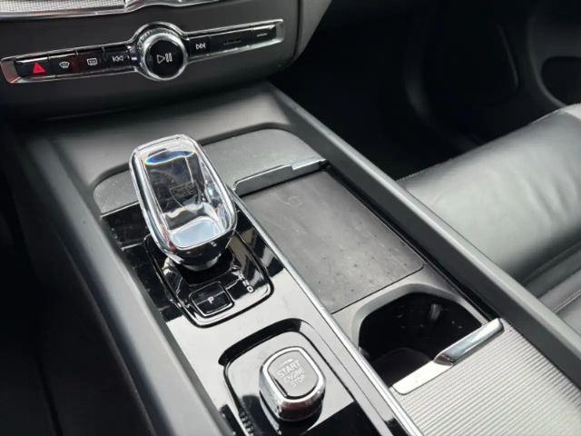 Volvo XC60 Dark Plus