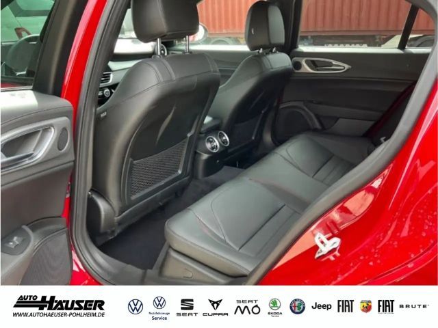 Alfa Romeo Giulia AT8 Q4 Turbo