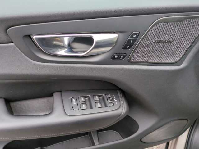 Volvo XC60 Bluetooth Head Up Display Navi Vollleder Klima Einparkhilfe el. Fenster