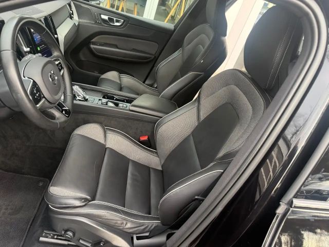 Volvo XC60 AWD Dark Plus