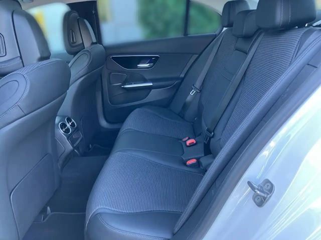 Mercedes-Benz C 180 AVANTGARDE Sedan