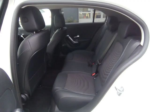 Mercedes-Benz A 180 Hatchback Progressive