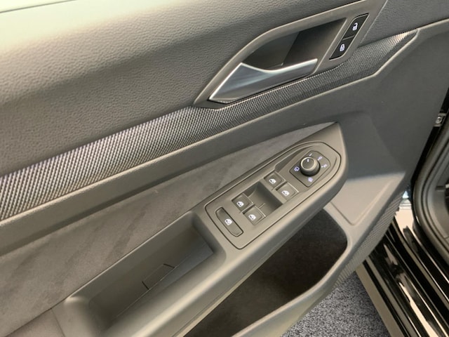 Volkswagen Golf 1.5 eTSI Golf VIII R-Line