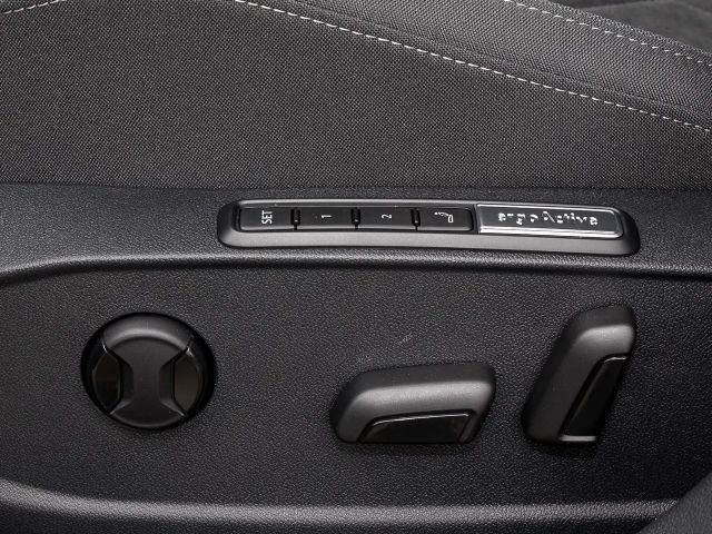 Volkswagen Golf 2.0 TDI DSG Style Variant