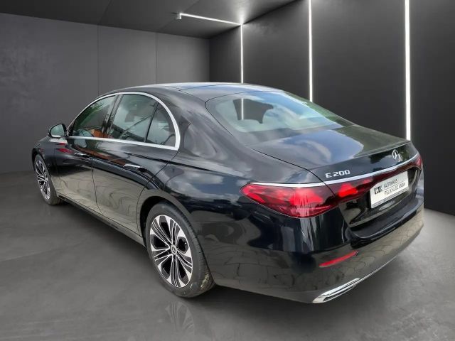 Mercedes-Benz E 200 AVANTGARDE Sedan