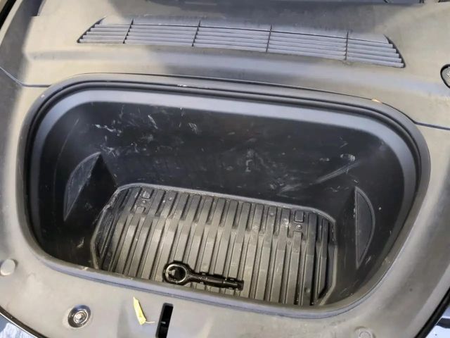 Tesla Model Y AWD Dual Motor Performance