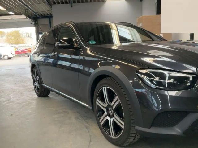 Mercedes-Benz E 200 4MATIC