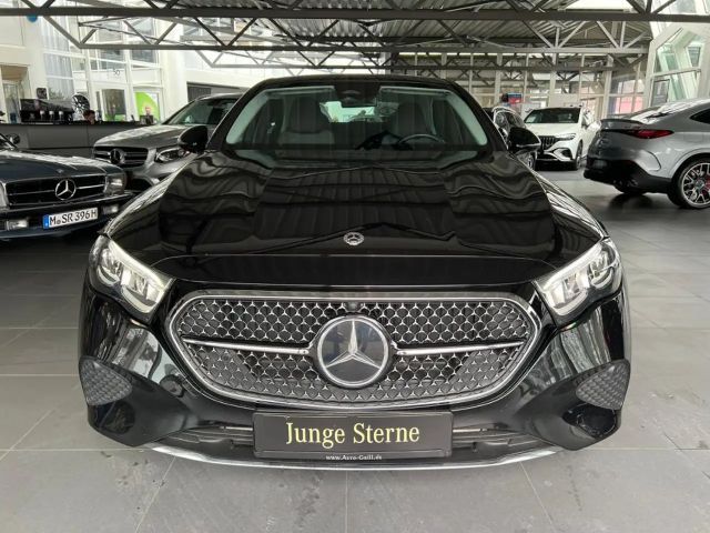 Mercedes-Benz E 200 AVANTGARDE Sedan