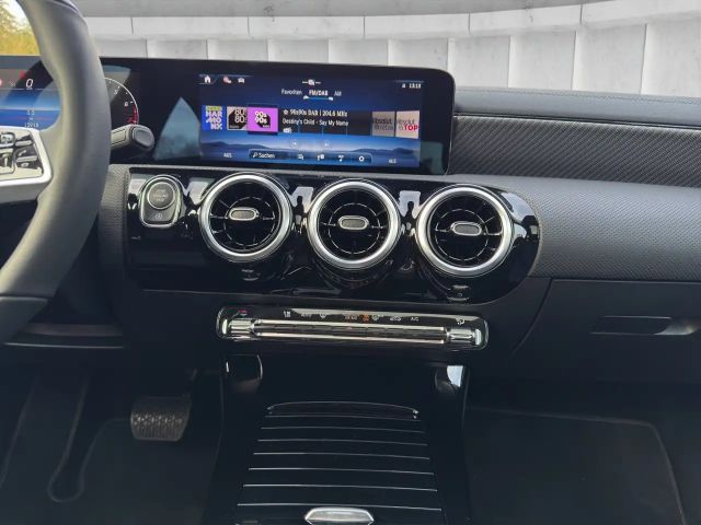 Mercedes-Benz CLA 180 Coupé Progressive