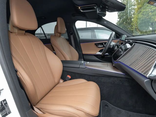 Mercedes-Benz E 300 E 300 e Sedan