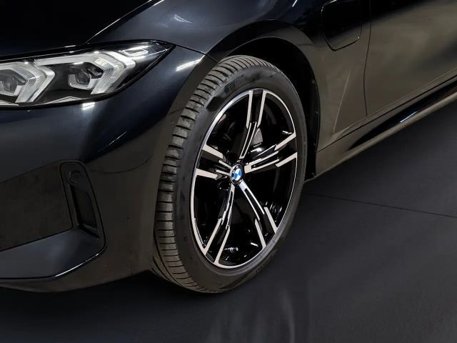 BMW 330 330e xDrive