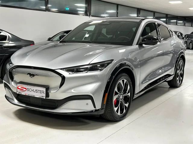 Ford Mustang Mach-E AWD Standard range