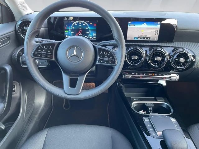 Mercedes-Benz A 250 A 250 e