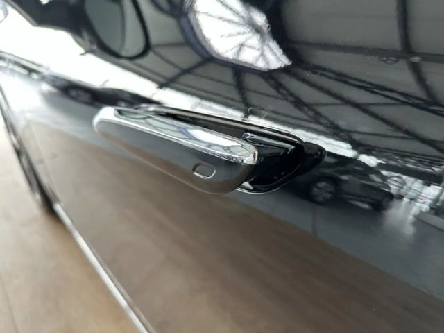 Mercedes-Benz EQE 300 Electric Art Sedan