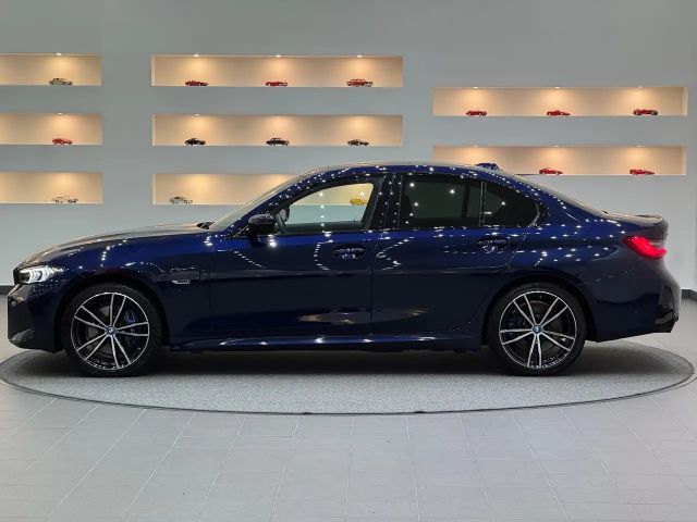 BMW 330 330e M-Sport Sedan xDrive
