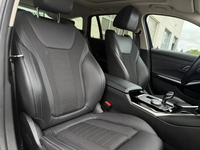 BMW 330 330e Touring xDrive