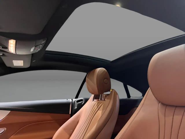 Mercedes-Benz E 200 AMG Line Coupé