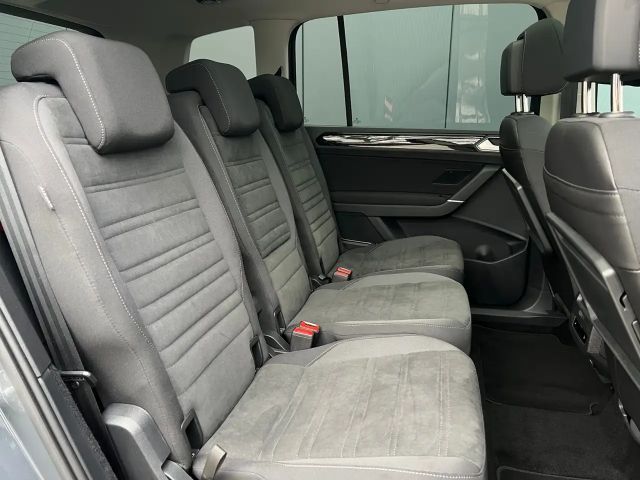 Volkswagen Touran 1.5 TSI Highline R-Line