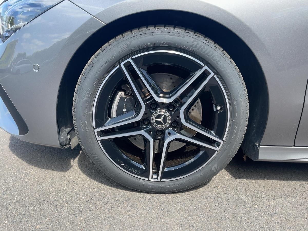 Mercedes-Benz CLA 200 AMG Line Coupé Sedan