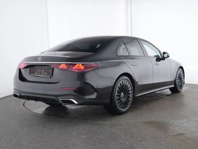 Mercedes-Benz E 200 AMG Line Sedan