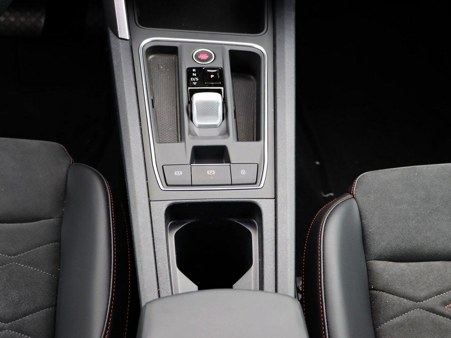 Seat Leon 1.5 eTSI DSG FR-lijn Sportstourer