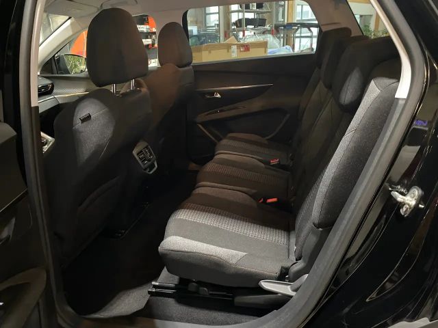Peugeot 5008 EAT8 PureTech