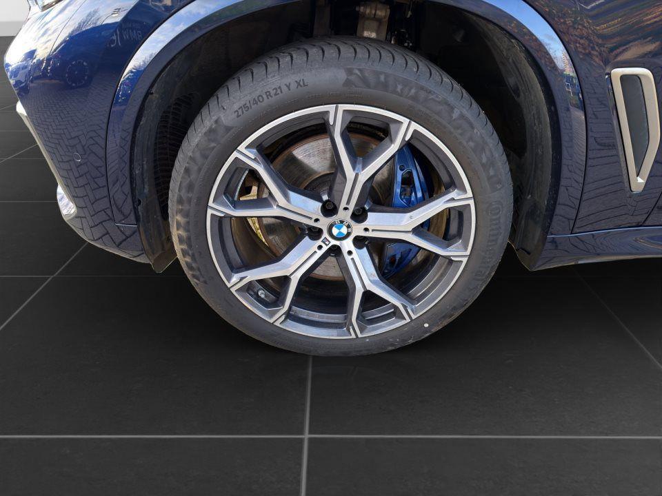 BMW X5 M50i