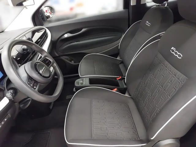 Fiat 500e Action