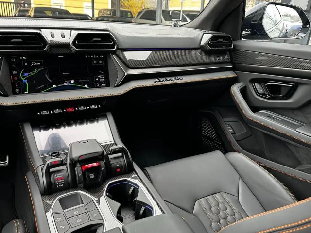 Lamborghini Urus SE *Akrapovic*Carbon-Paket*23"*B&O*Pano*