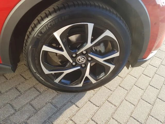 Toyota C-HR Hybride Team D