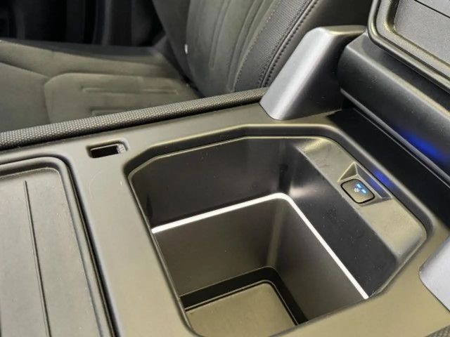 Land Rover Defender 110 Black Pack