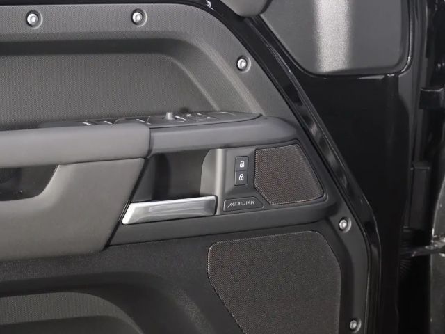 Land Rover Defender SE