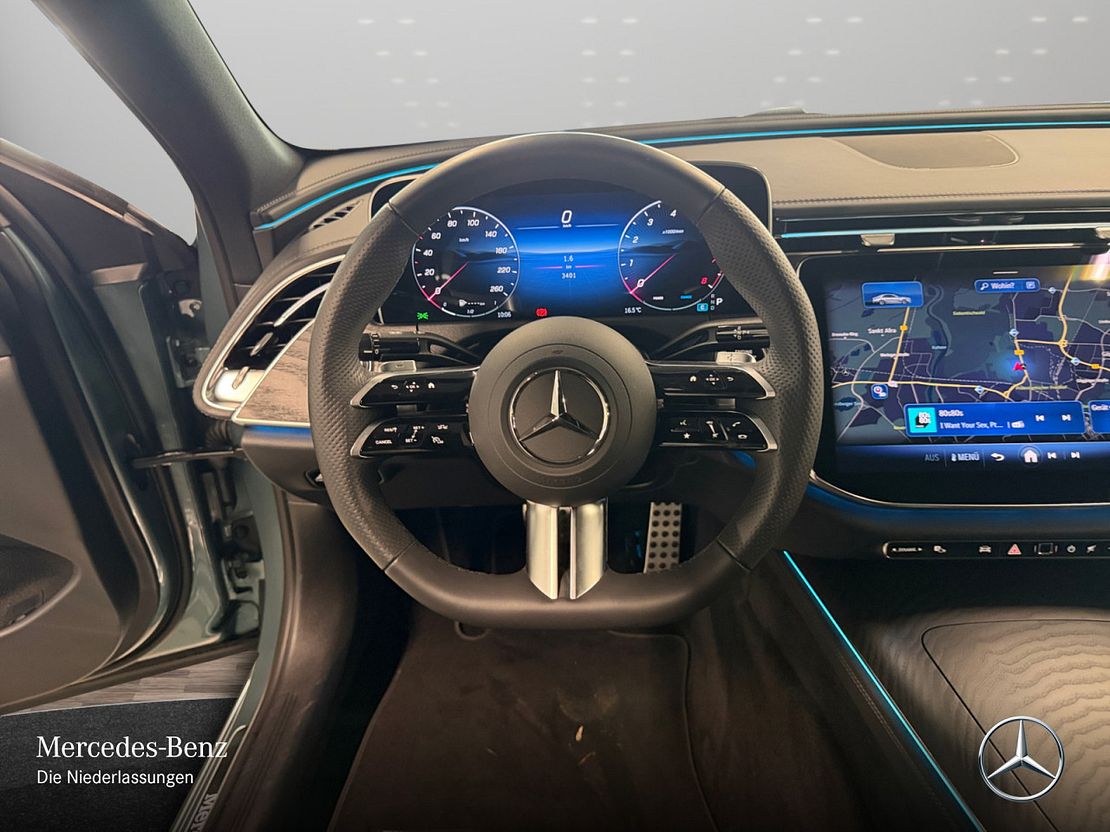 Mercedes-Benz E 200 AMG Line Sedan