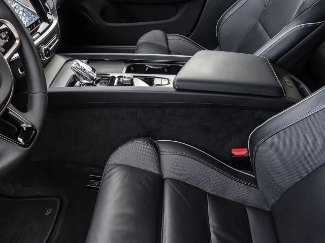 Volvo V60 Cross Country AWD Plus