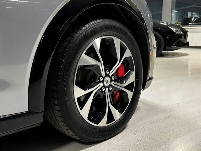 Ford Mustang Mach-E AWD Standard range