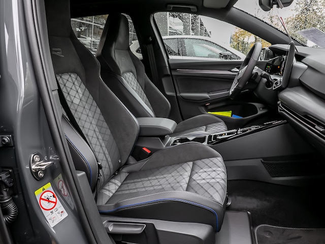 Volkswagen Golf 1.5 eTSI R-Line Variant