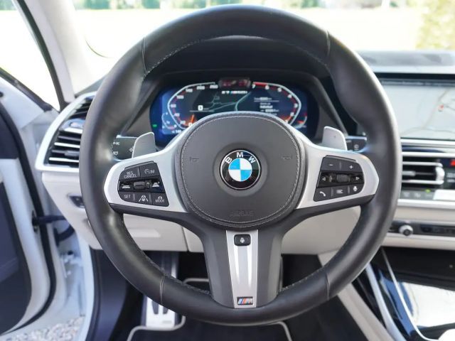 BMW X7 M50i