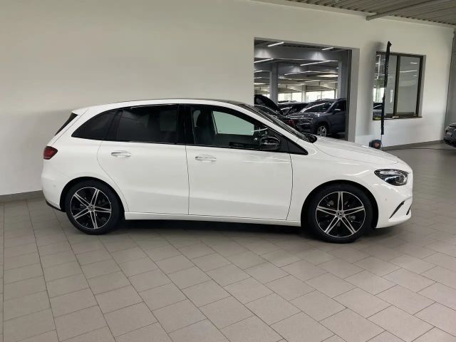 Mercedes-Benz B 200 PRO+NIGHT+PANO+KEYLESS+MULTIBEAM+KAMERA