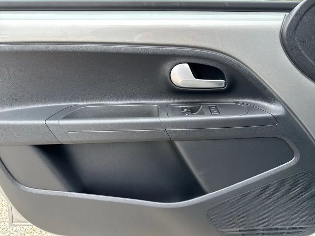 Volkswagen up! Style