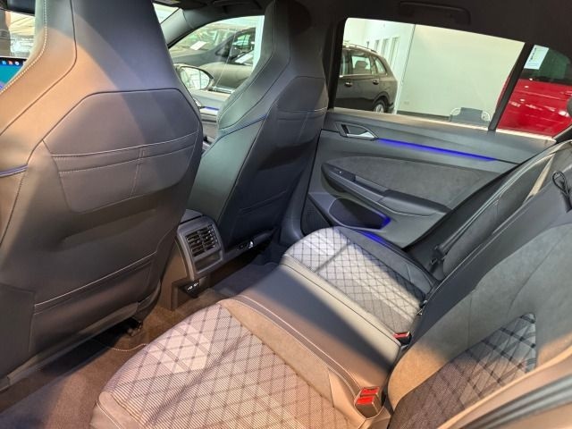 Volkswagen Golf 1.5 eTSI DSG Golf VIII R-Line